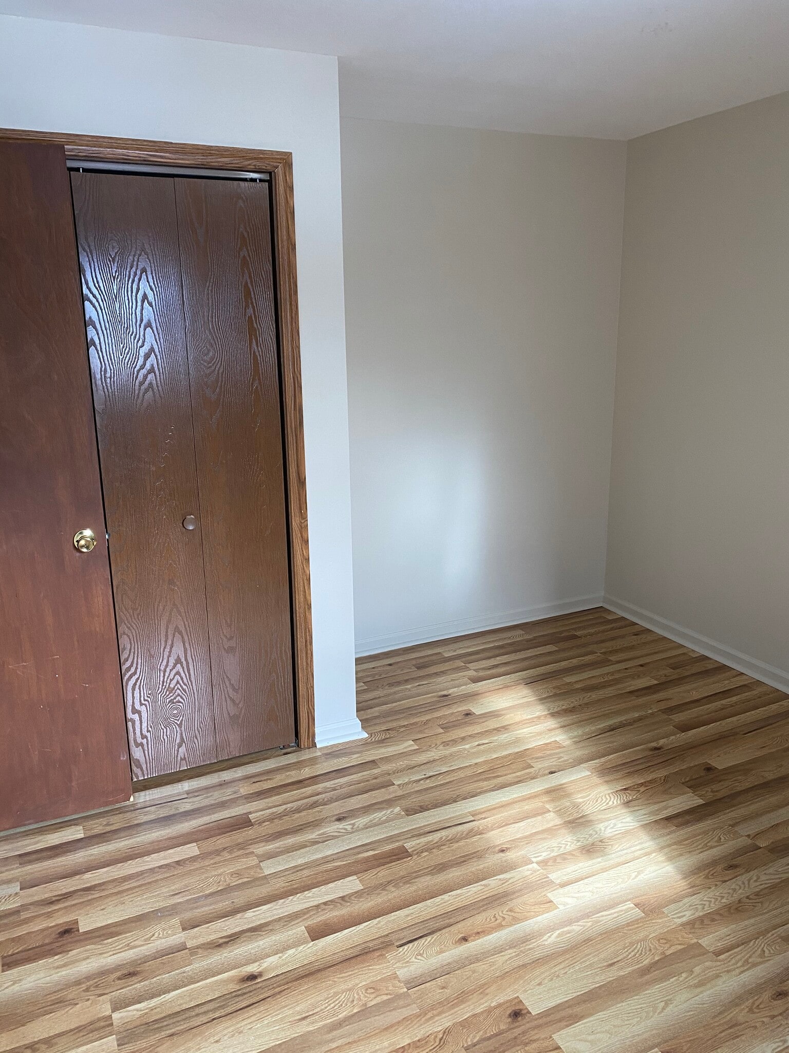 Bedroom - 28 E Genesee St