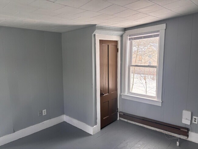 Building Photo - 1BR/1BA Apartment – Prime Location Near Downtown Bath!