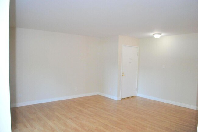 Building Photo - Updated, Bright, Spacious & Clean! Excellent Location at The Vintner in San Ramon
