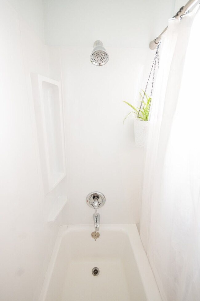 Building Photo - BEAUTIFUL 4 BEDROOM / 3 BATH HOME IN LAFAY...