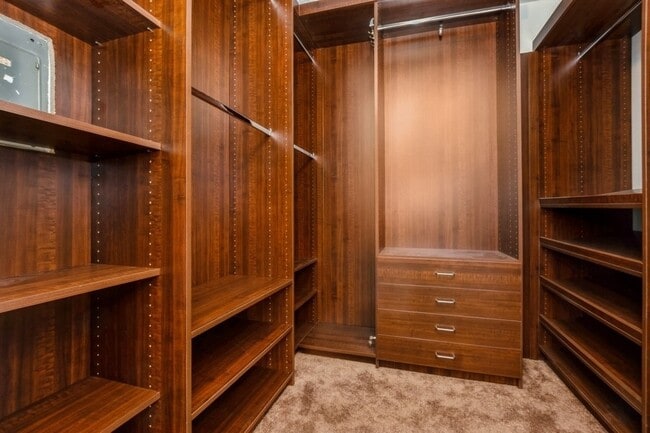 Building Photo - 6700 S South Shore Dr