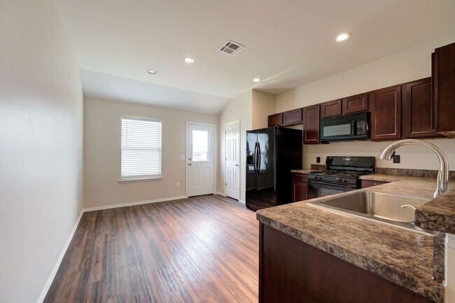 Building Photo - Stunning 3-Bedroom Home in Beautiful Piedmont Community!