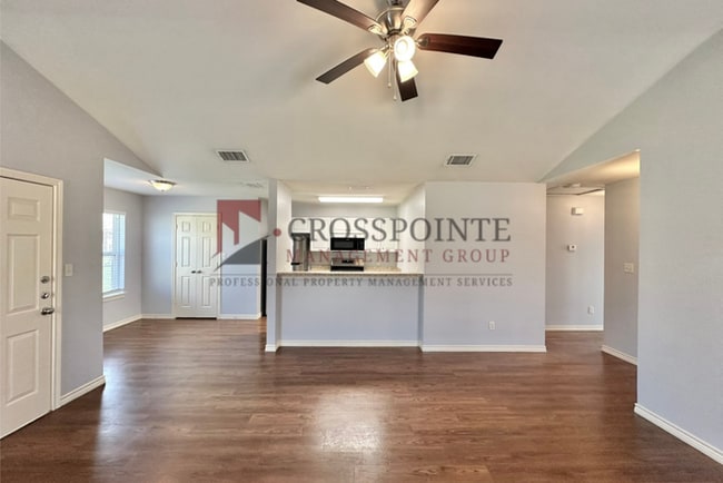 Building Photo - 2 Bedroom 2 Bath Duplex at Mansion Creek in Tyler! 1/2 OFF your first full month’s rent!