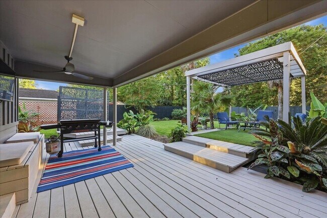 Building Photo - 2263 Briarcliff Dr