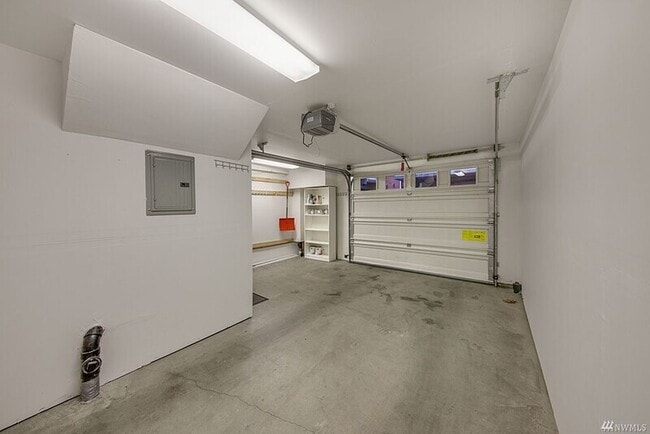 Building Photo - 3841 Woodland Park Ave N