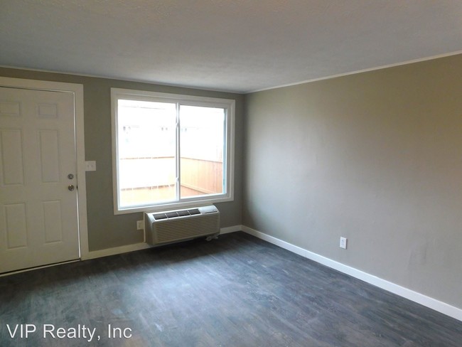 Building Photo - 5459-5495 Red Bird Ct