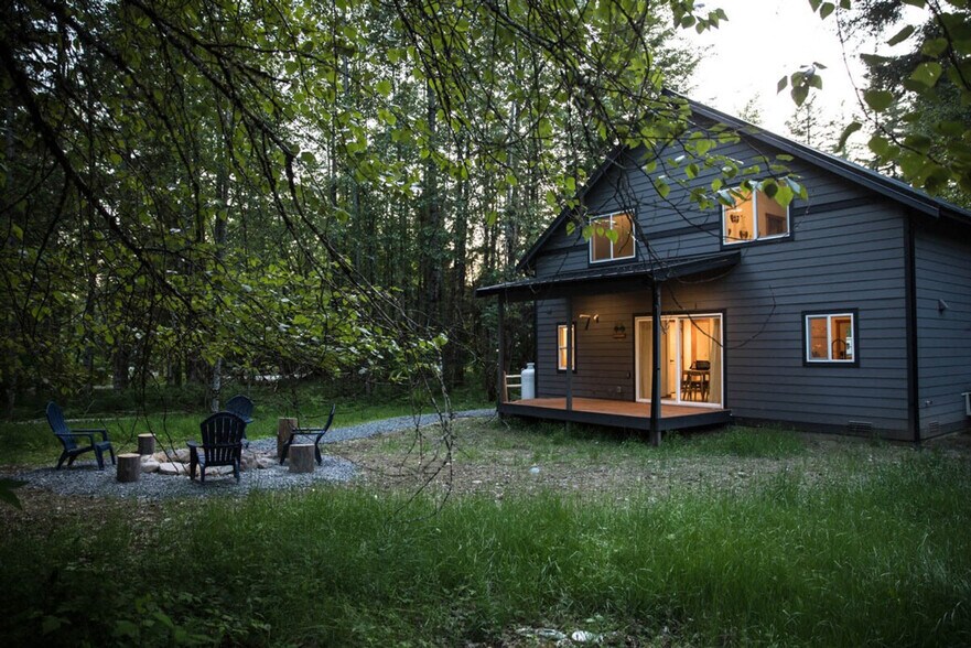 Building Photo - 235 Paradise Dr