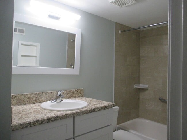 Building Photo - One Bedroom Condo in Cardinal Forest, Springfield