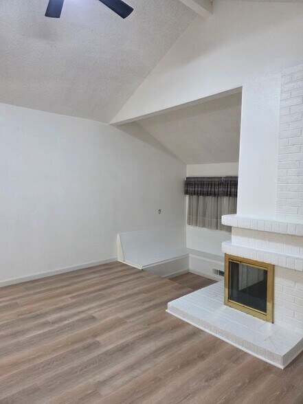 Building Photo - 10722 W Berry Ave