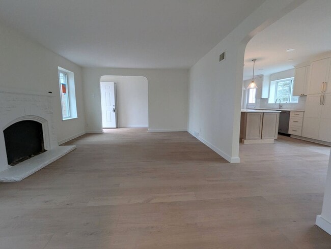 Building Photo - High end, 2-bedroom 2-bathroom single family home in Webster Groves!