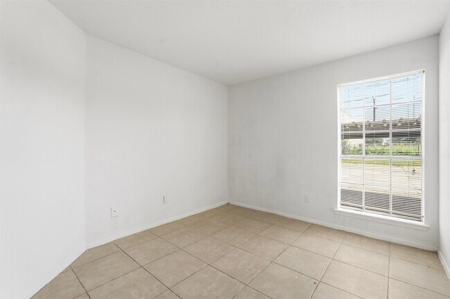 Building Photo - 10501 South Dr