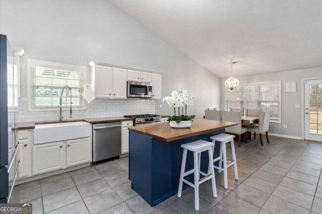 Building Photo - 1108 The by Way