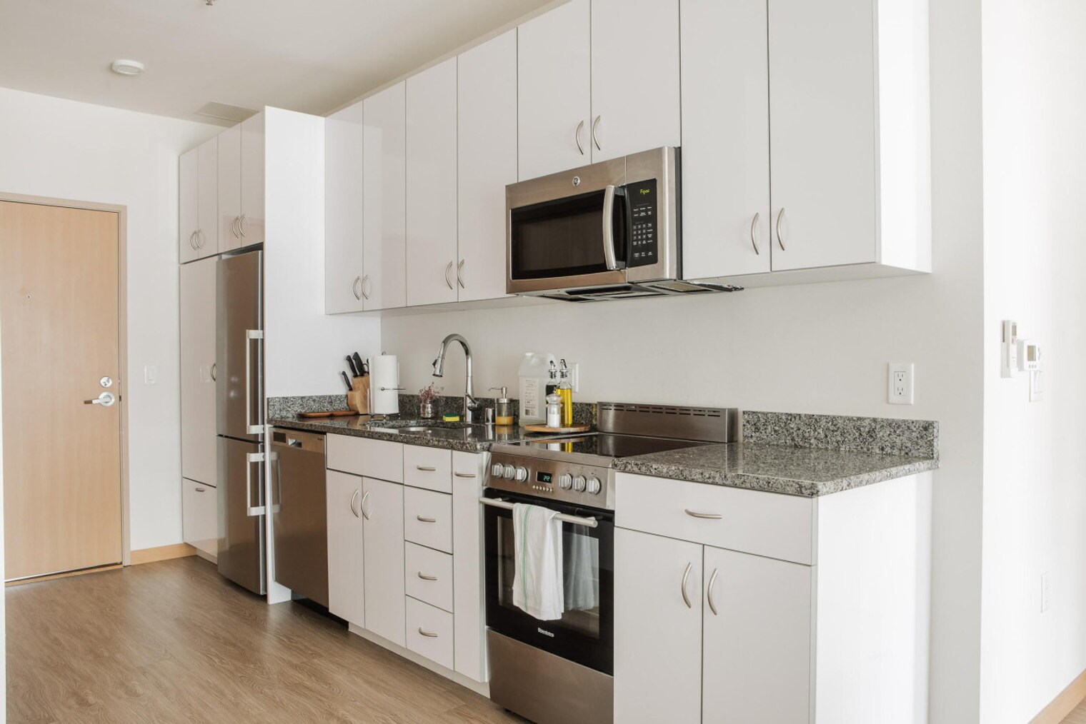 Building Photo - 1640 N Water St