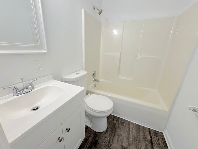 Building Photo - CHARMING 4-BEDROOM, 2-BATH COTTAGE-STYLE HOME IN HAMPTON, VA!