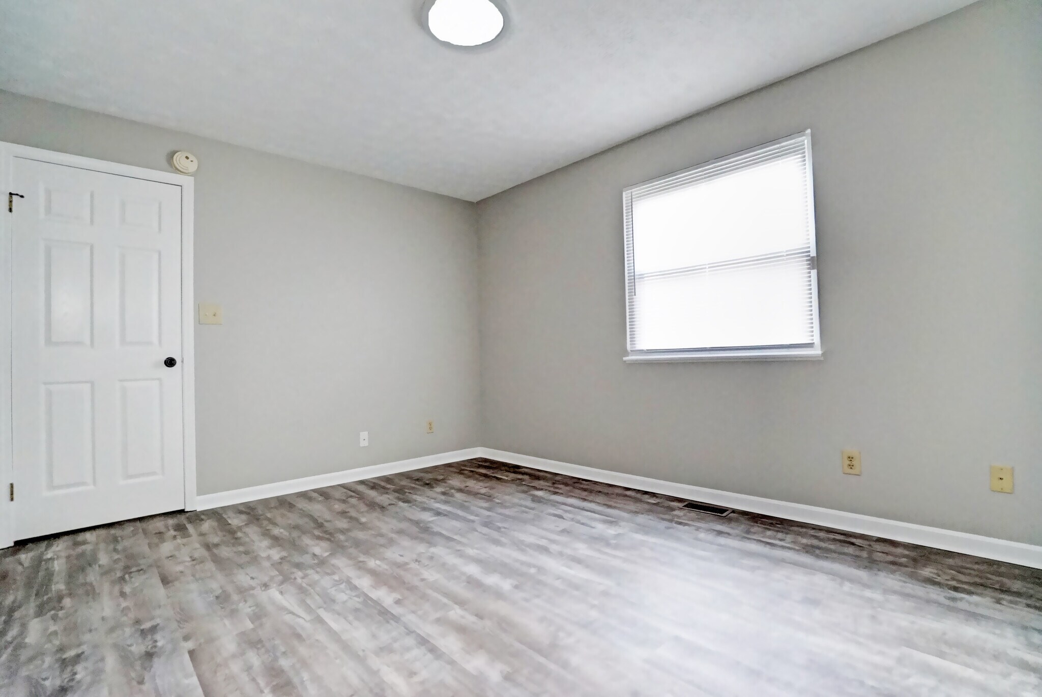 Master Bedroom - 626 Woods Crossing Dr