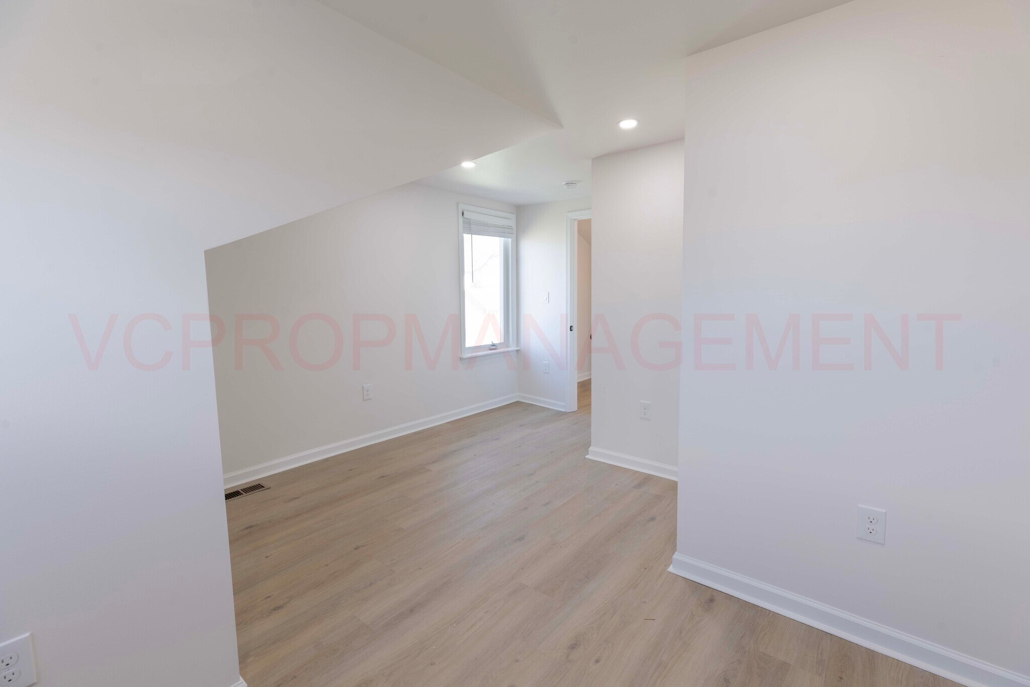 Building Photo - 230 Carre Ave