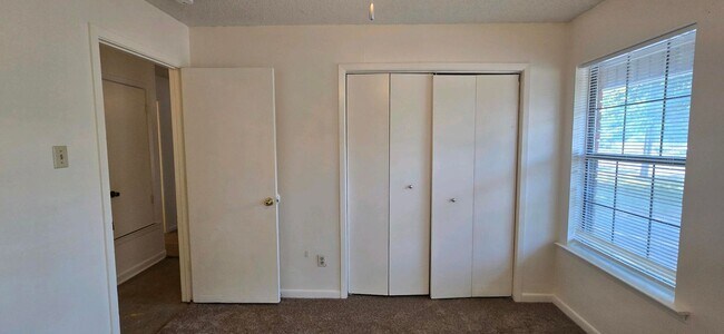 Building Photo - Available! 2 Bedroom 1 Bath Close to Everything! Longview, TX!
