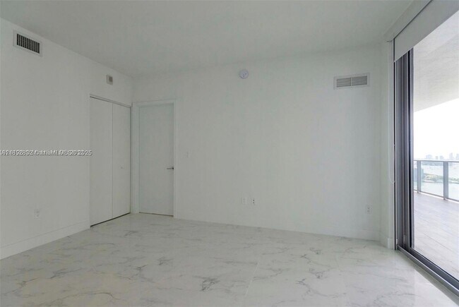 Building Photo - 488 NE 18th St