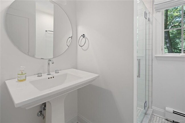 Building Photo - 33 Riverfield Dr