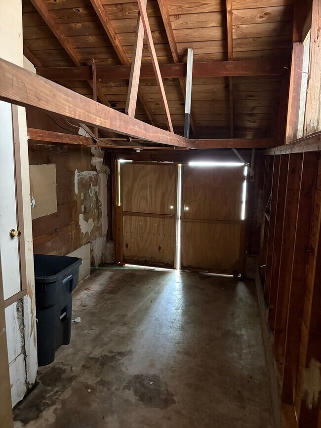 Building Photo - 1920 Windsor Ave