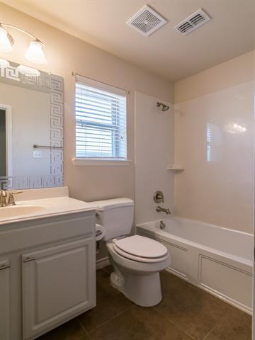 Building Photo - 472 Northbrook Ave