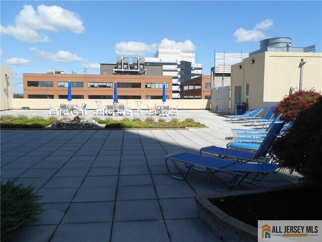 Building Photo - 1 Spring St