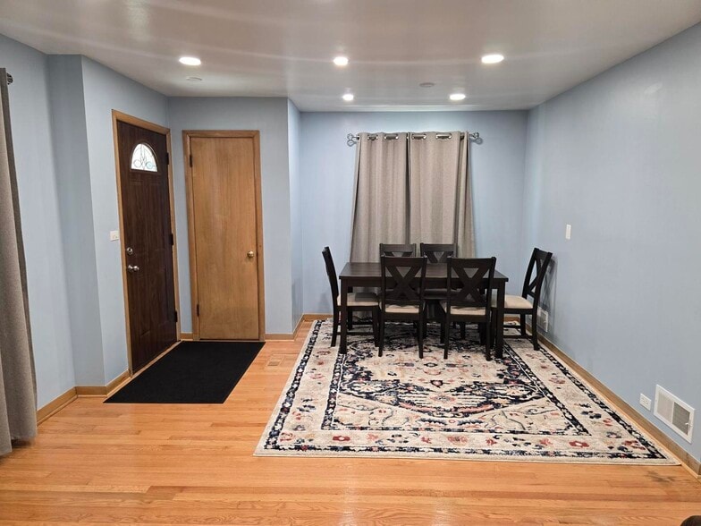 Building Photo - 5151 N Meade Ave