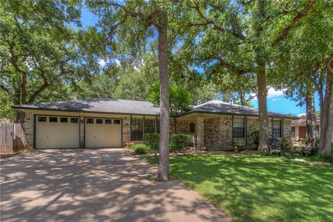 Building Photo - 307 Ridgewood Dr
