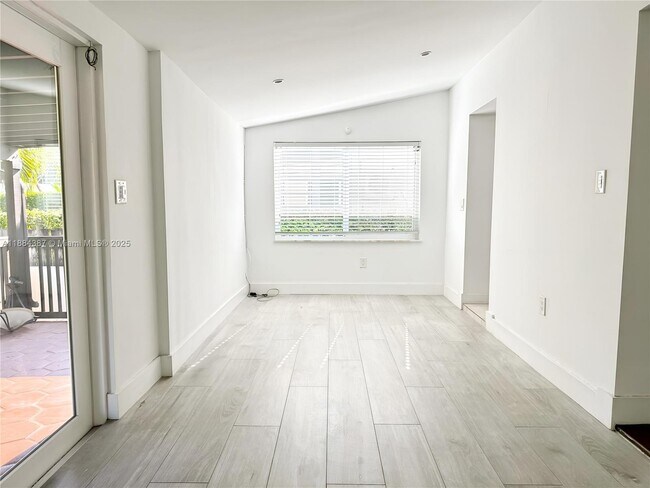 Building Photo - 1500 SW 18th St