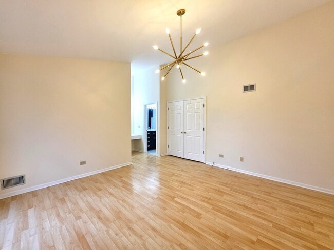 Building Photo - 1376 Longacre Ln