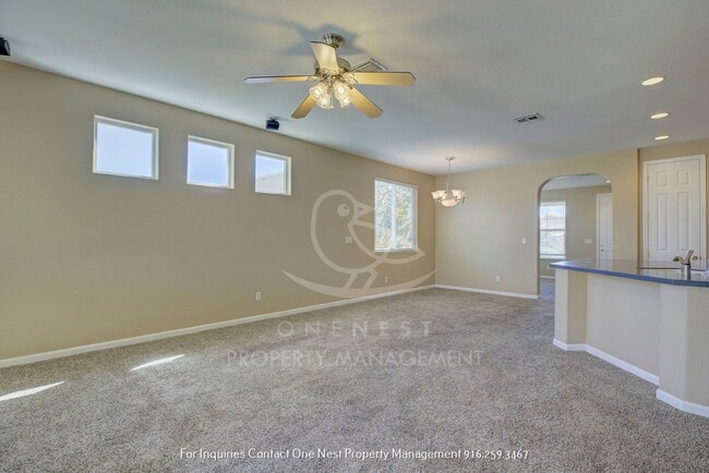 Building Photo - Beautiful 4 BD 2 BA Lincoln Home
