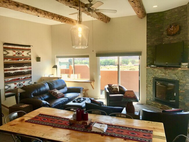 Building Photo - 3374 S Village Loop