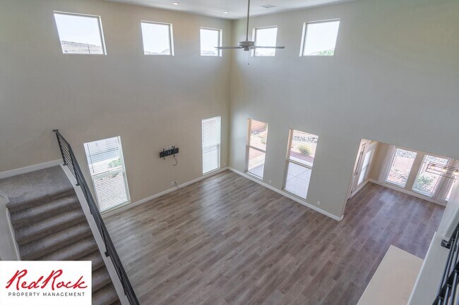Building Photo - Stunning 4 Bedroom Home. Dog friendly!