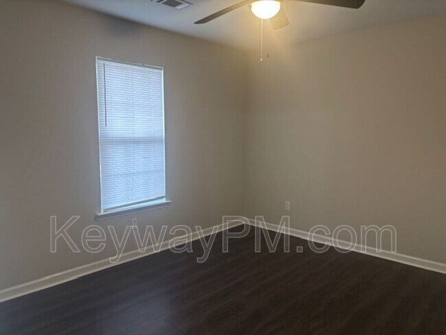 Building Photo - 103 Ginkgo Ln