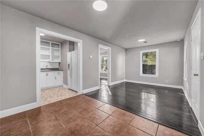 Building Photo - 2707 Cliff St