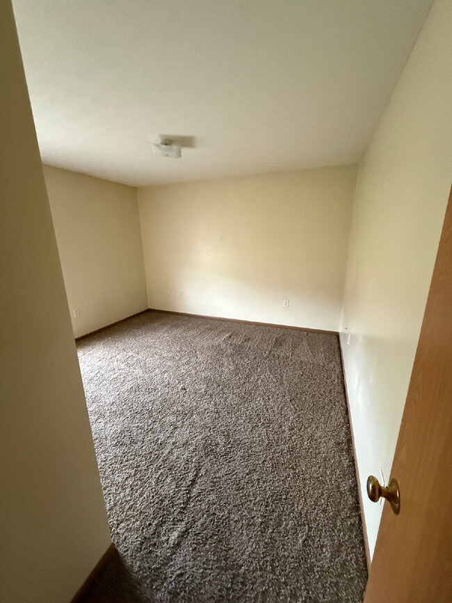 Building Photo - Charming 2-Bedroom Duplex on Campbell Road – Your Home in Sidney!