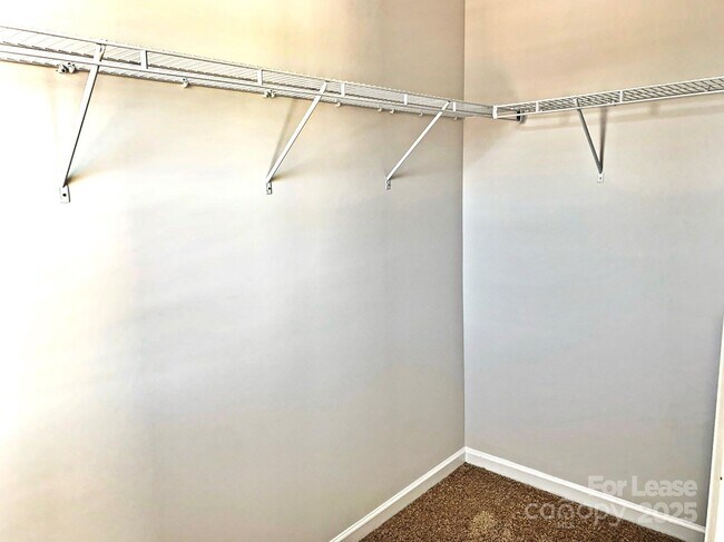 Building Photo - 7011 Kingfisher Way