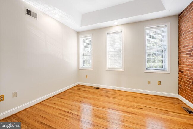 Building Photo - 1116 S Potomac St