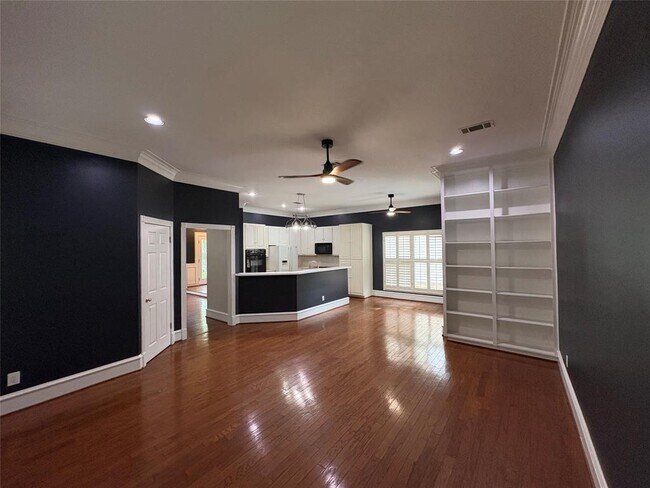 Building Photo - 1204 W 39th St