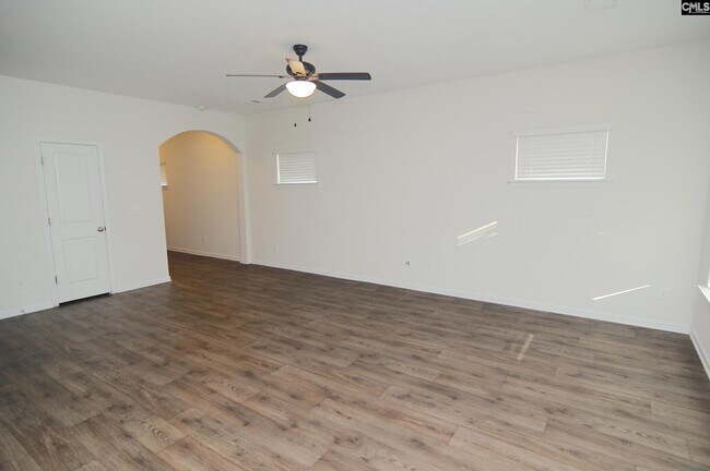 Building Photo - 194 Bonhomme Cir