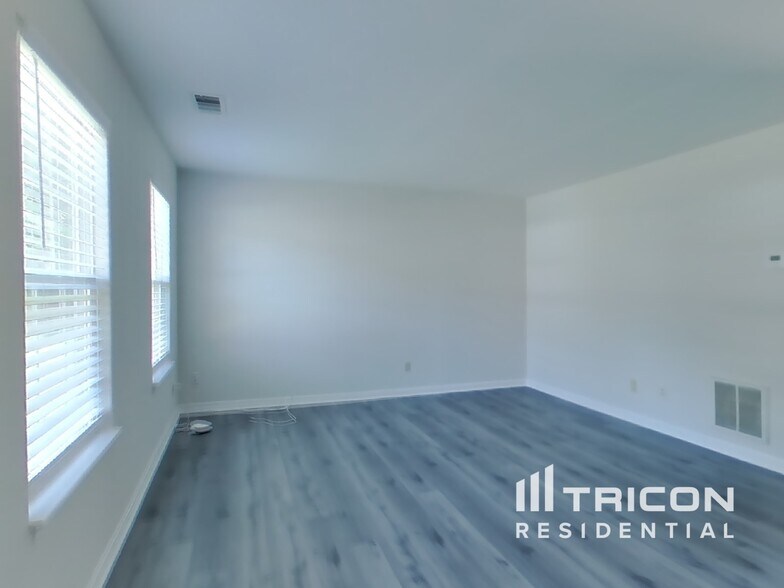 Building Photo - 4500 Luau Ct