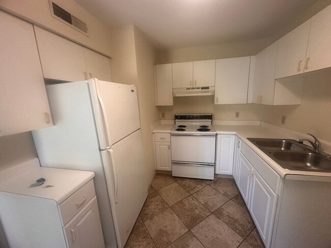 Building Photo - 928 Bonham Ave