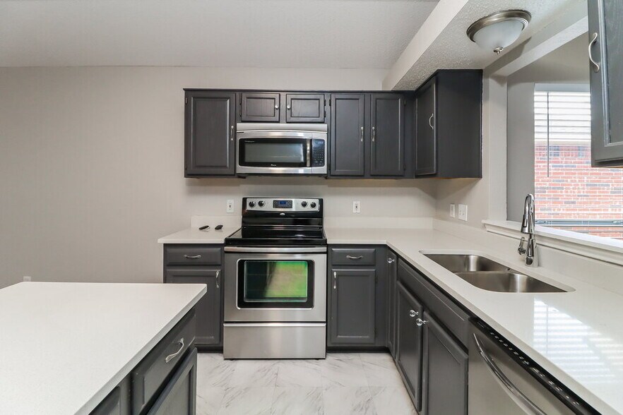 Building Photo - 208 Rosewood Ln