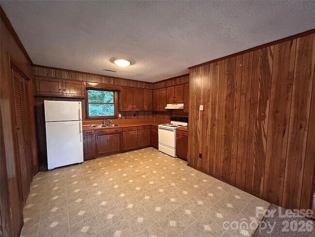 Building Photo - 179 Sunny Hill Dr