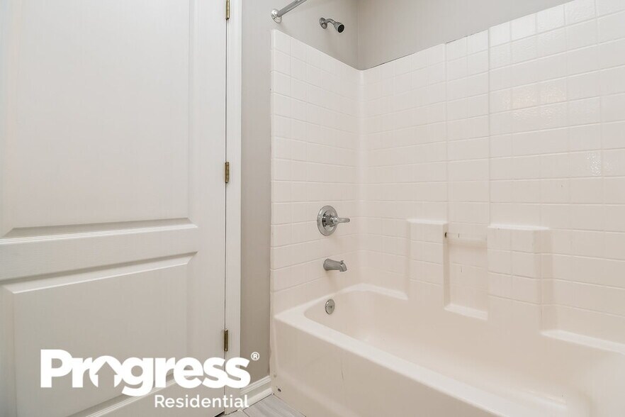 Building Photo - 12248 Pebble Point Dr W