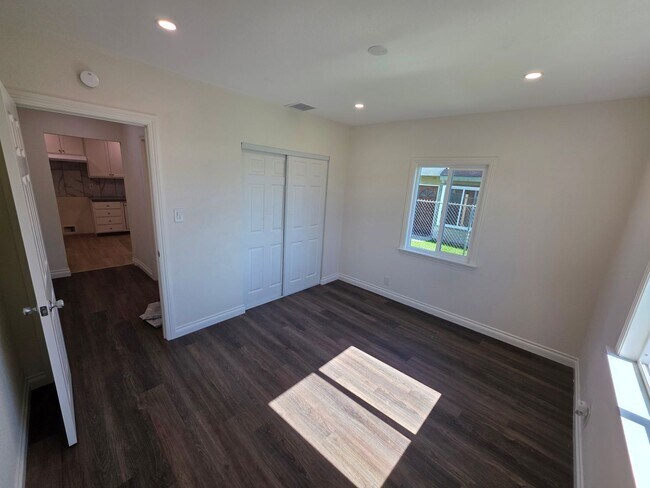 Building Photo - LOOKS JUST LIKE NEW