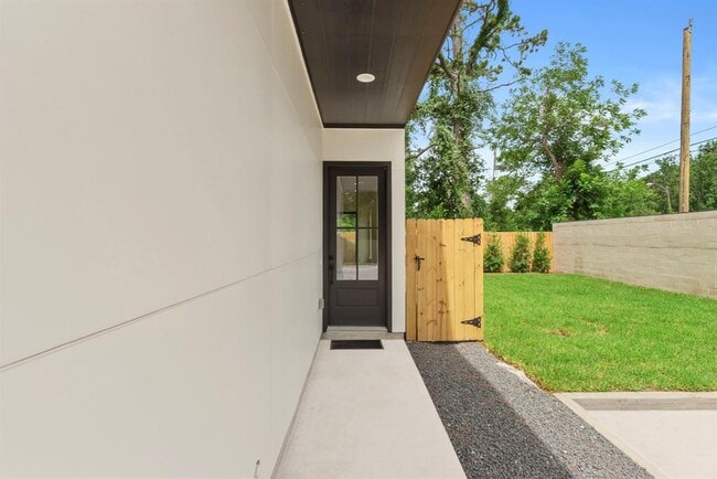 Building Photo - 6139 W Forest Dr