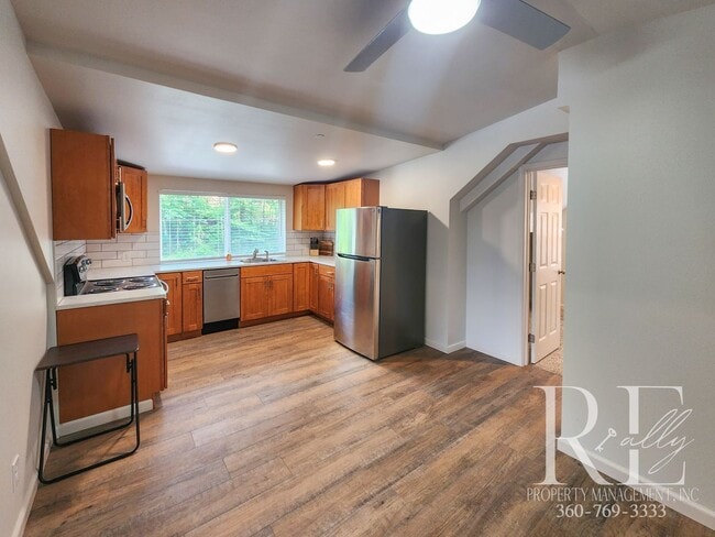 Building Photo - Remodel with Water View | 2BR Near Annapolis Foot Ferry