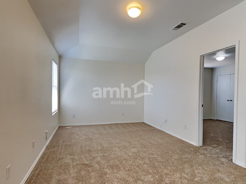 Building Photo - 1966 Courtside Dr