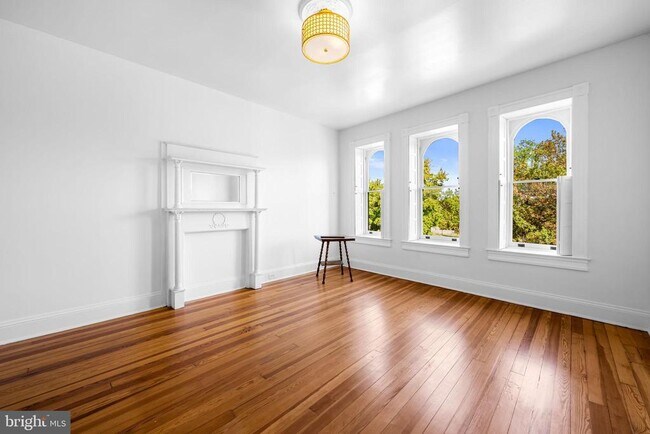 Building Photo - 3314 Auchentoroly Terrace